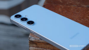Galaxy S25 FE leaks confirms Qi2 charging, but what about magnetic accessories?