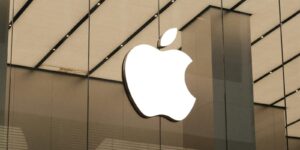 Apple reports Q4 2025 earnings: $102.47 billion in revenue, up 8% (charts)